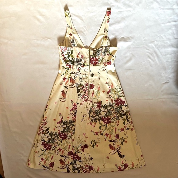 Tahari Arthur S Levine Dresses Color Ivory/Rio White Floral Julie Dress Side 4. - Picture 3 of 16